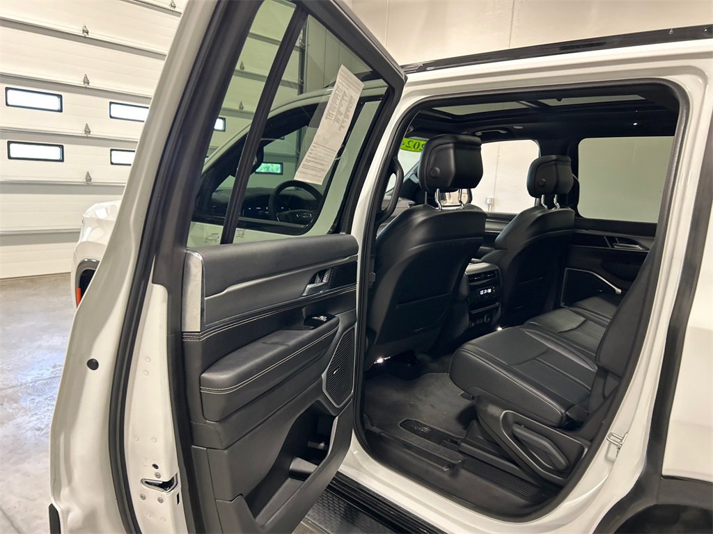 Used 2024 Jeep Wagoneer Series II image 31