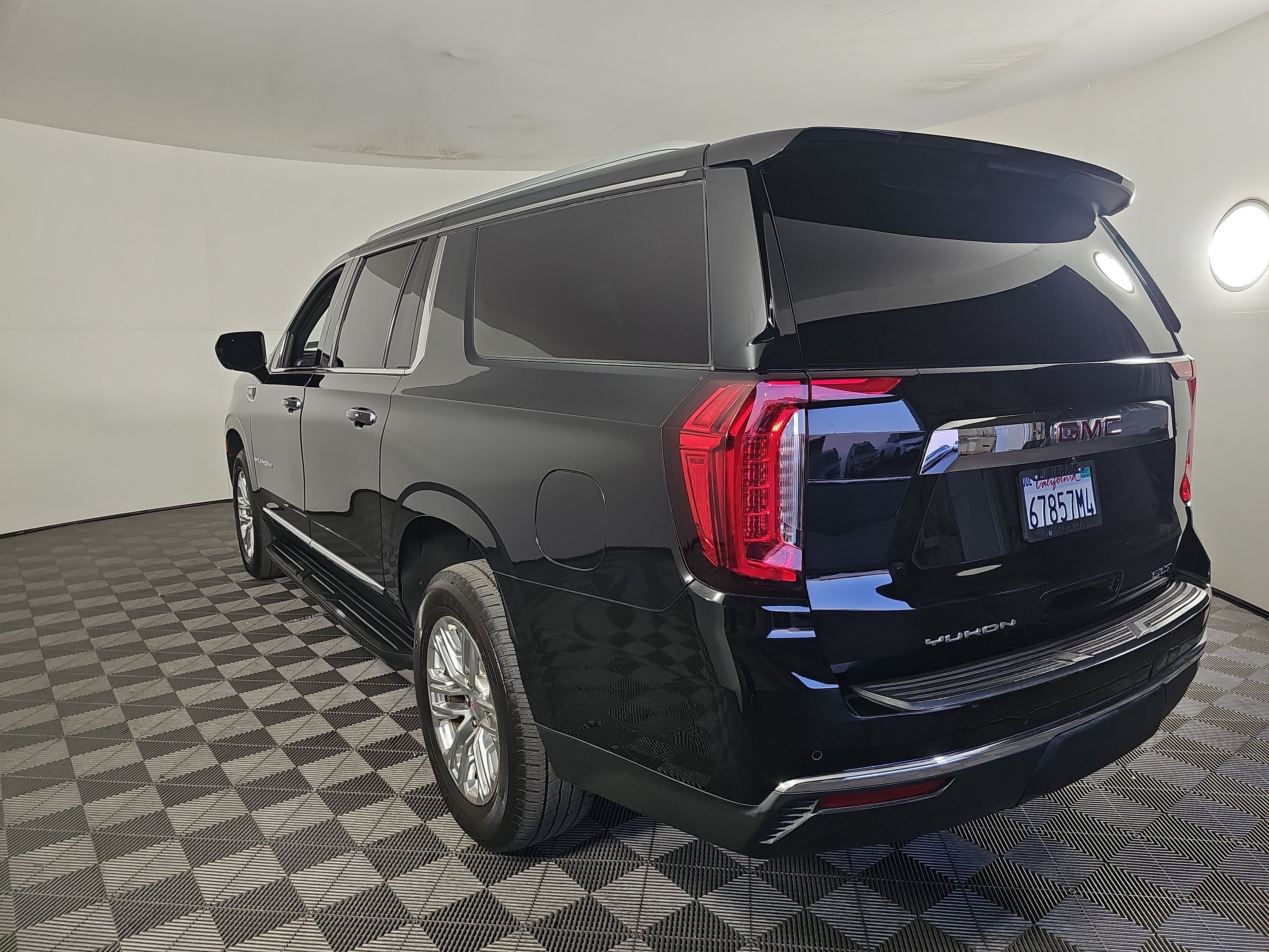 Used 2021 GMC Yukon XL SLT AWD/4WD image 6