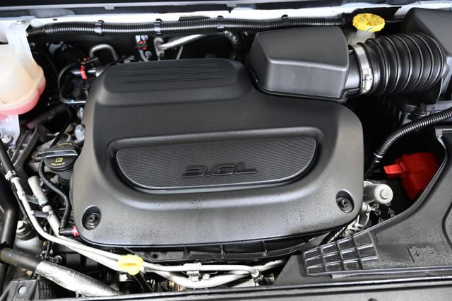 Used 2025 Chrysler Pacifica Select image 31