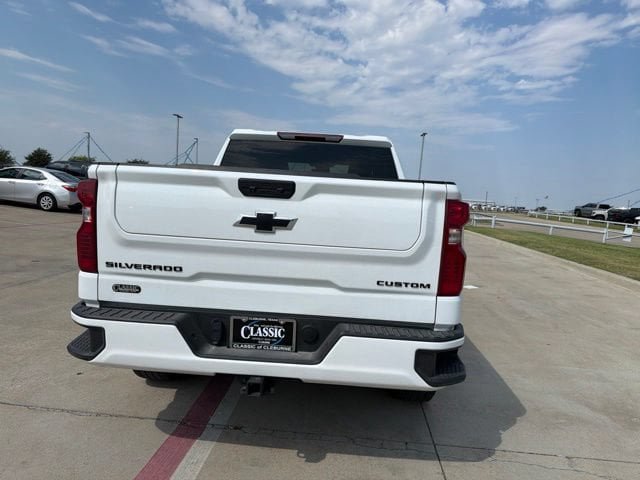 Used 2026 Chevrolet Silverado 1500 Custom w/ LPO, Dark Essentials Package RWD image 9