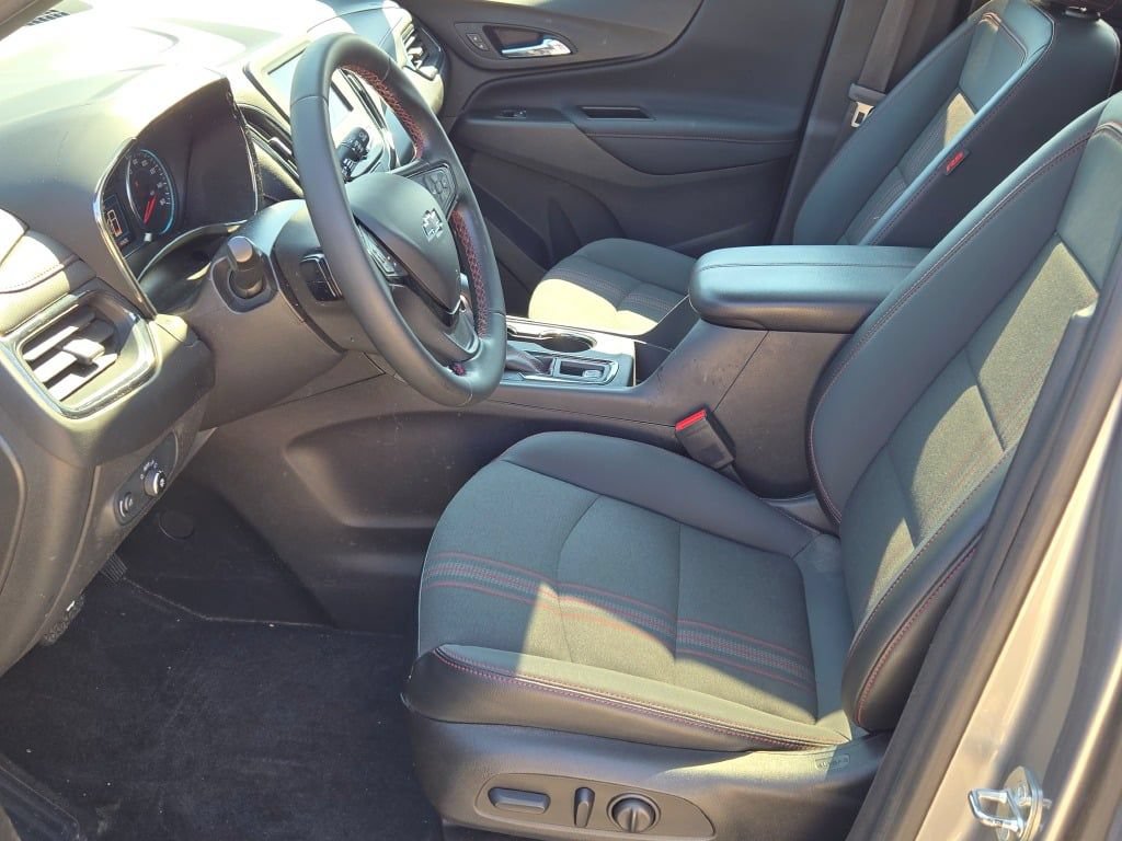 Used 2023 Chevrolet Equinox RS w/ LPO, Floor Liner Package FWD image 20