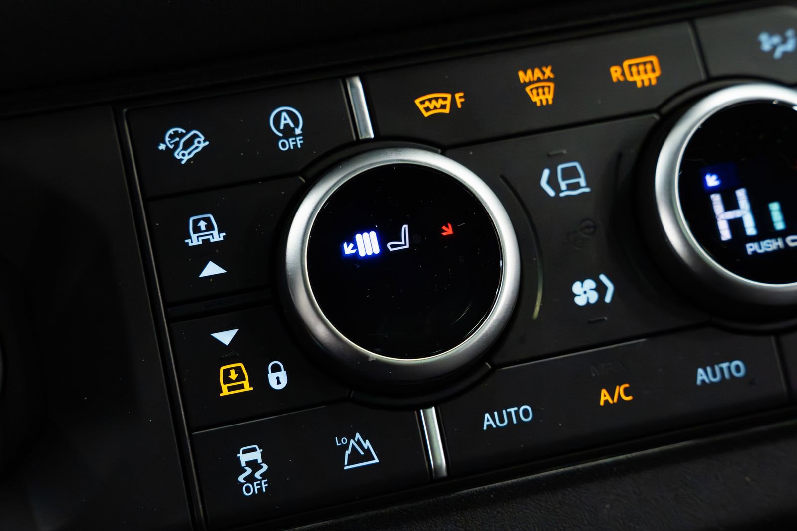 Used 2023 Land Rover Defender 130 SE image 14
