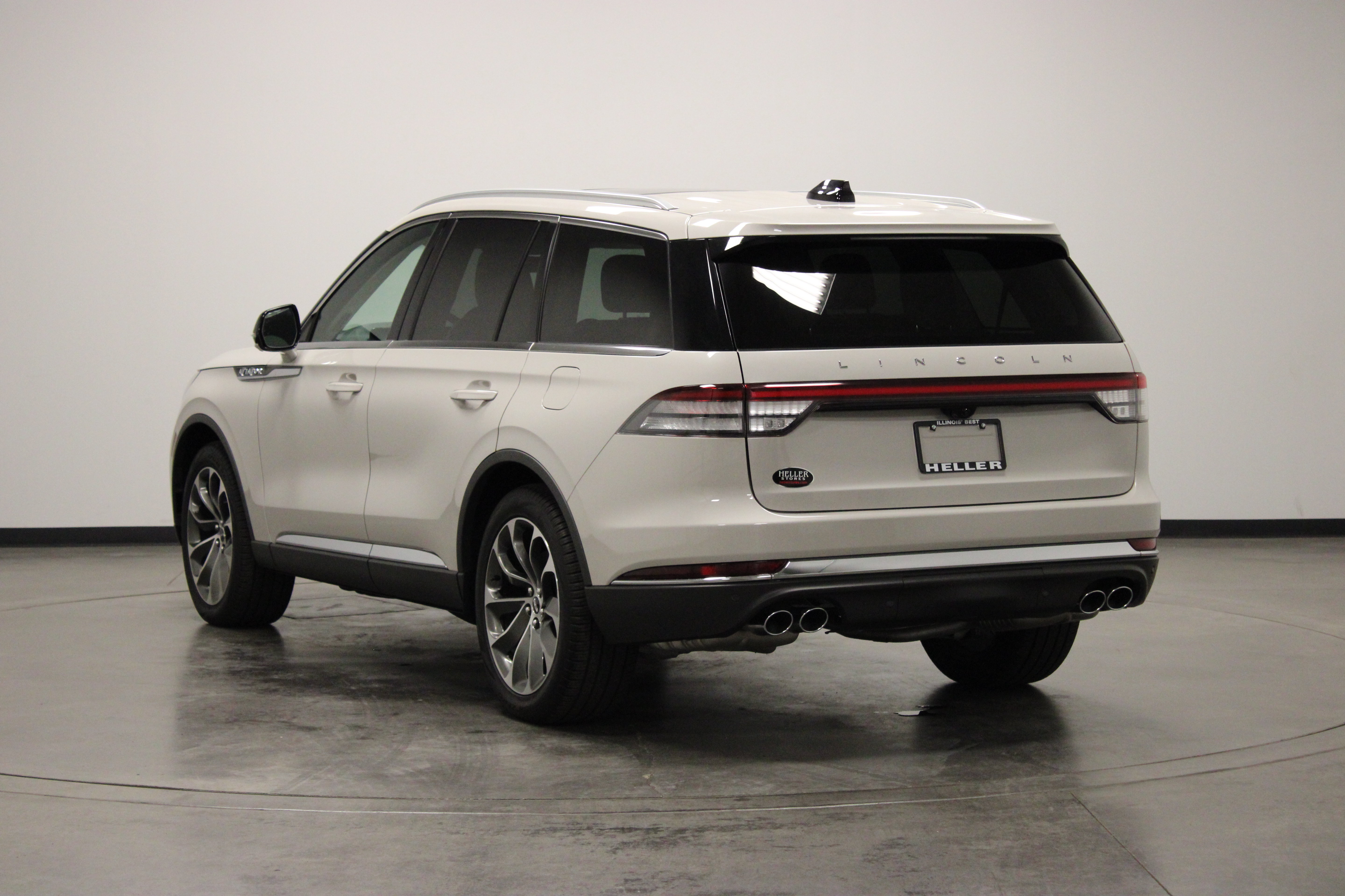 Used 2025 Lincoln Aviator Reserve w/ Illumination Package RWD image 6