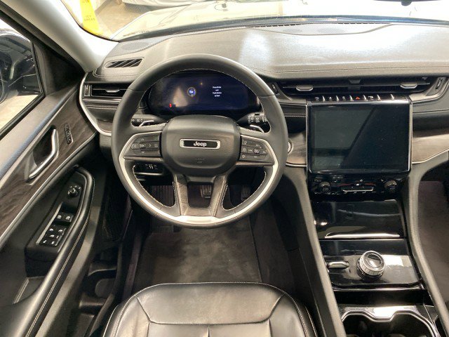 Used 2023 Jeep Grand Cherokee L Limited w/ Black Appearance Package image 13