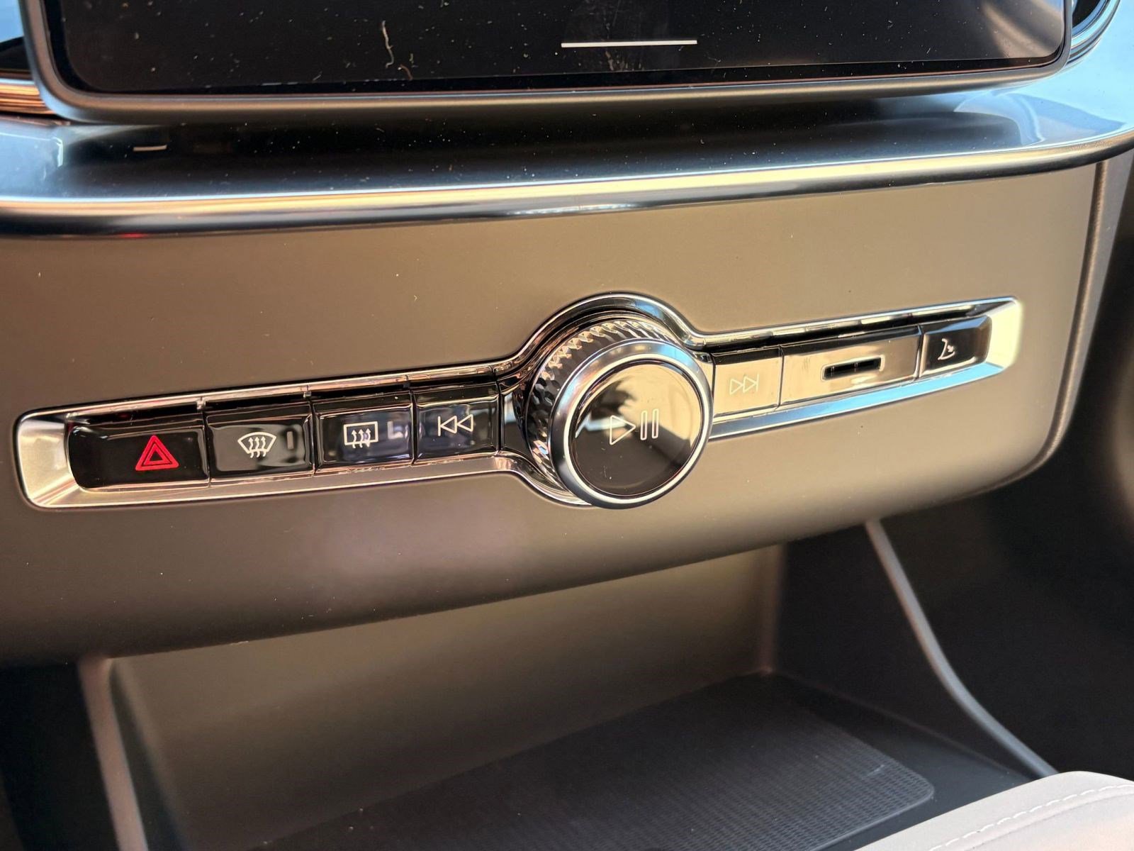 New 2026 Volvo XC90 T8 Plus w/ Protection Package image 18