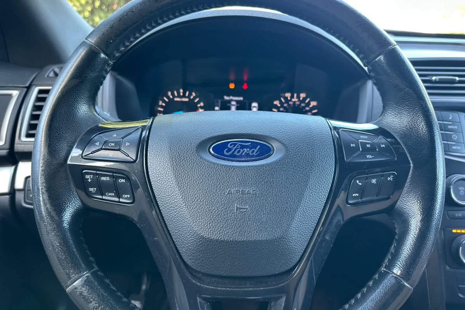 Used 2017 Ford Explorer XLT FWD image 25