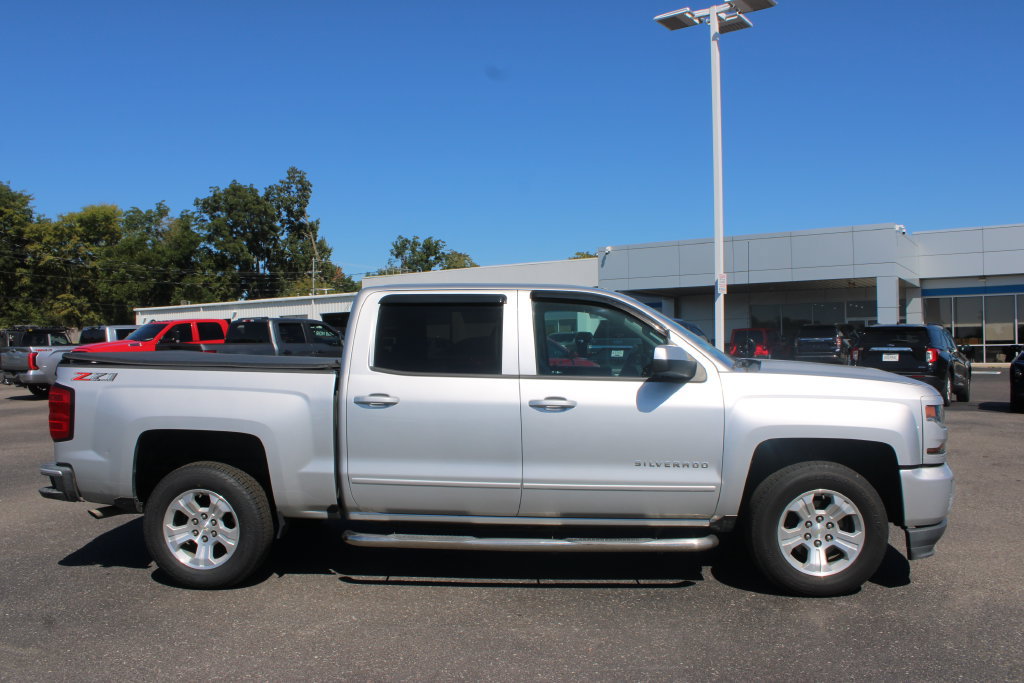 Used 2018 Chevrolet Silverado 1500 LT w/ All Star Edition AWD/4WD image 11