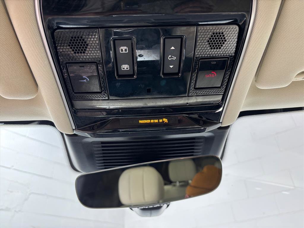 Used 2025 Land Rover Range Rover Long Wheelbase SE image 12