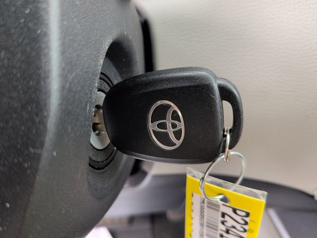 Used 2024 Toyota Corolla Cross L image 20