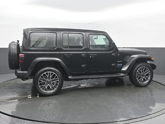 Used 2023 Jeep Wrangler Unlimited Sahara w/ Cold Weather Group AWD/4WD image 6