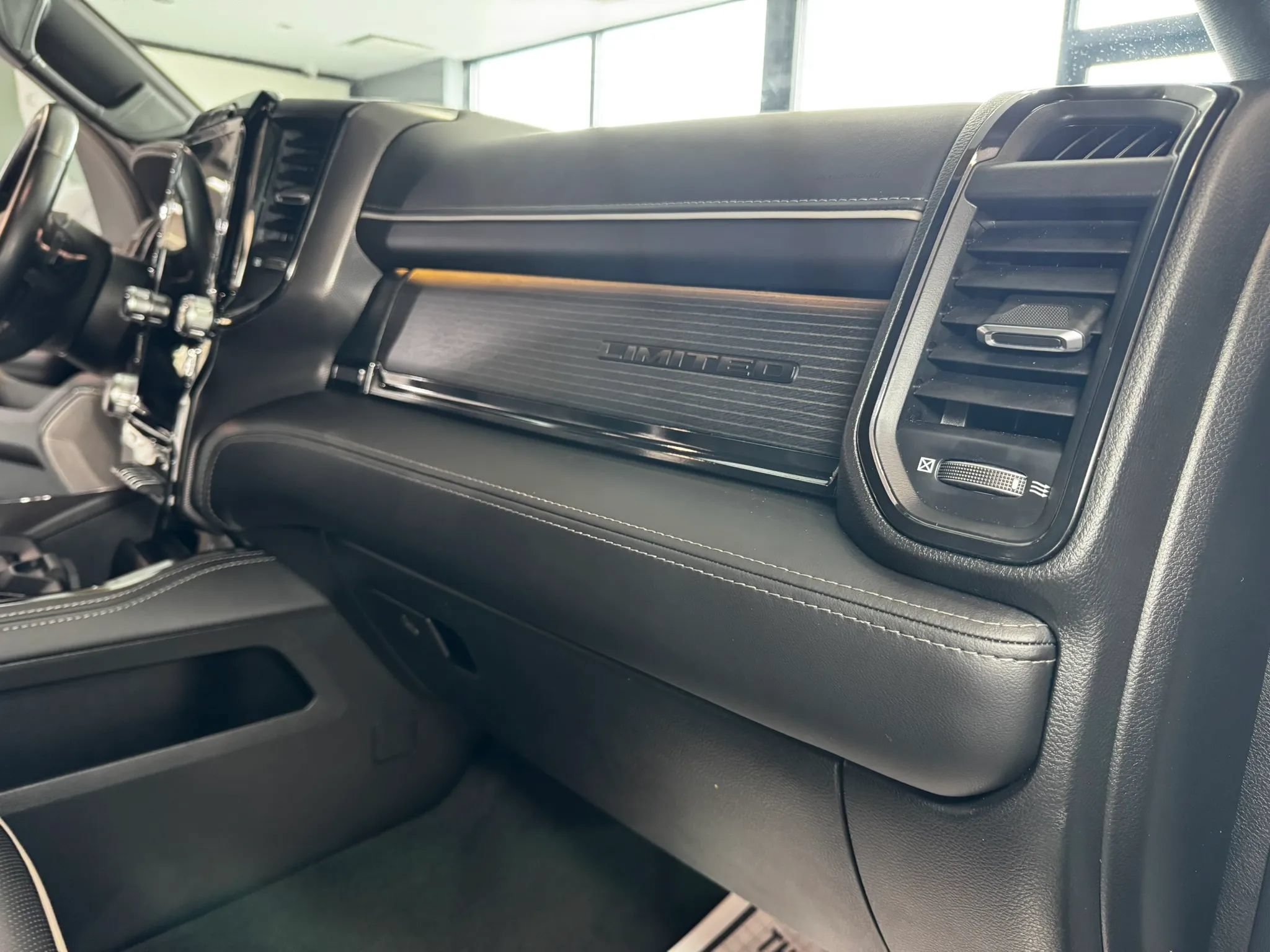 Used 2023 RAM 1500 Limited AWD/4WD image 34