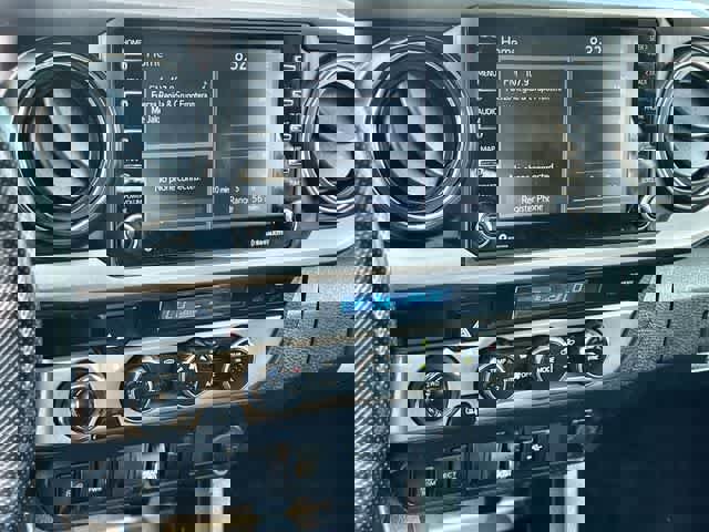 Used 2021 Toyota Tacoma SR5 w/ Trail Edition image 18