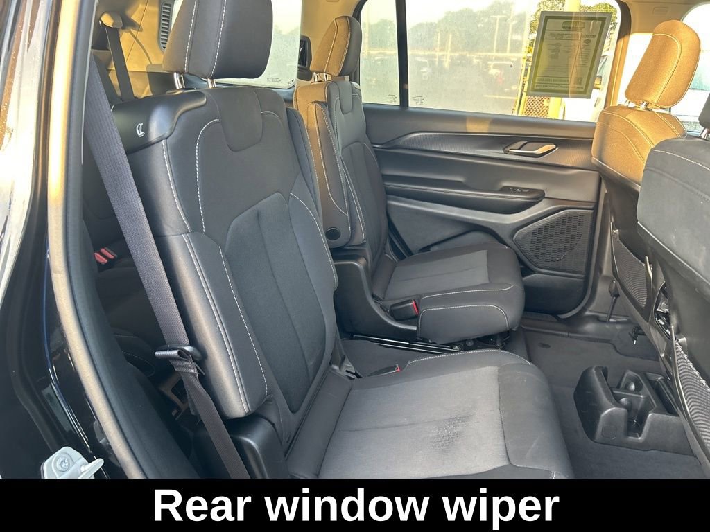 Used 2023 Jeep Grand Cherokee L Laredo image 27