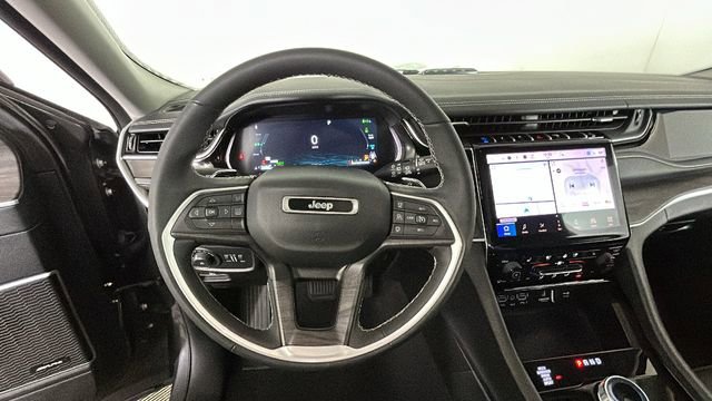 Used 2022 Jeep Grand Cherokee Limited 4xe w/ Luxury Tech Group II AWD/4WD image 15