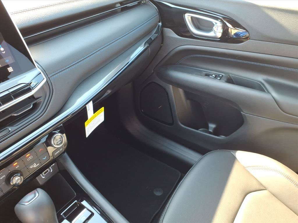 New 2026 Jeep Compass Limited AWD/4WD image 17