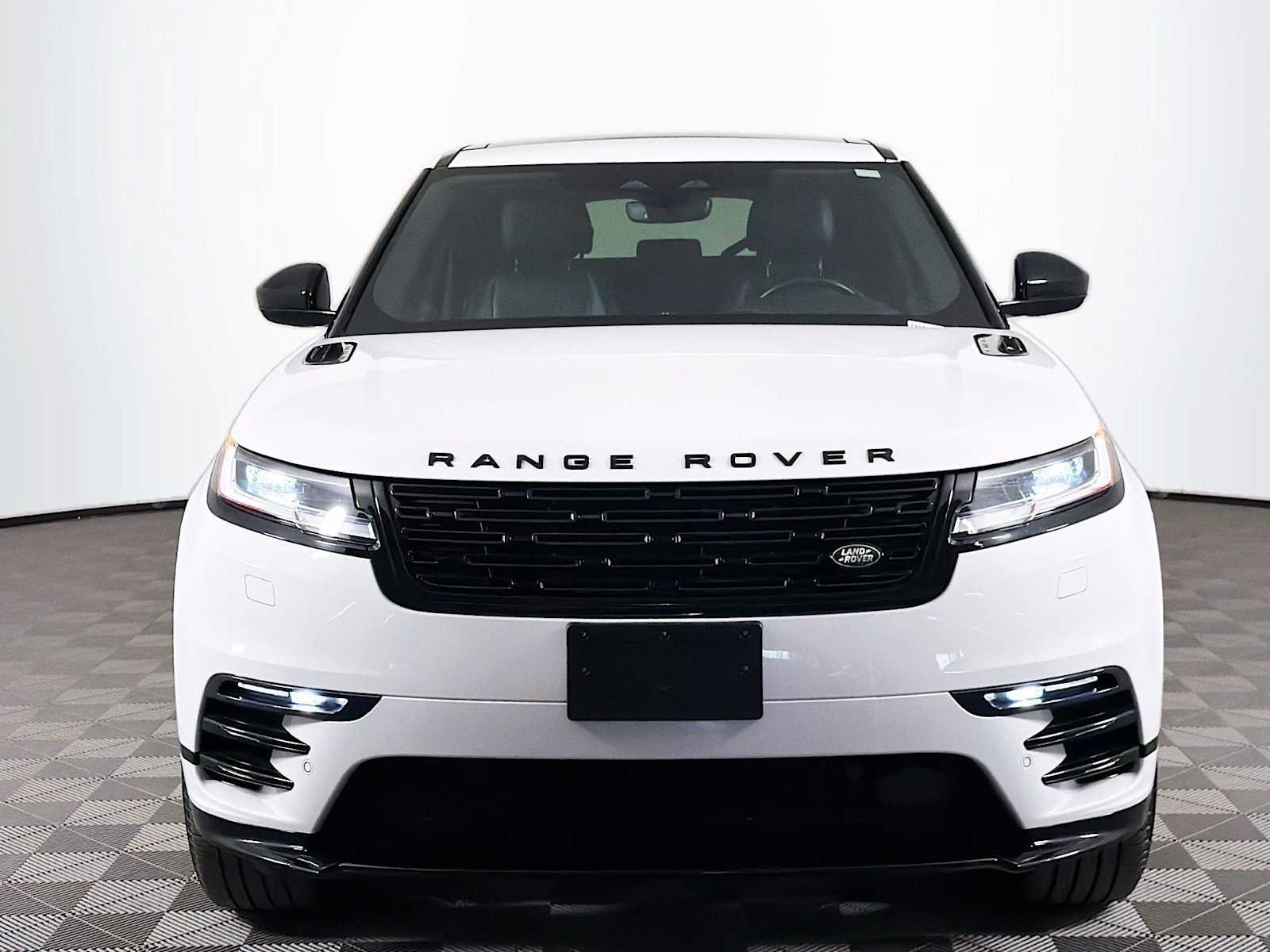 Certified 2025 Land Rover Range Rover Velar Dynamic SE image 2