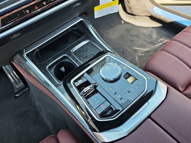 New 2026 BMW 750e xDrive image 25