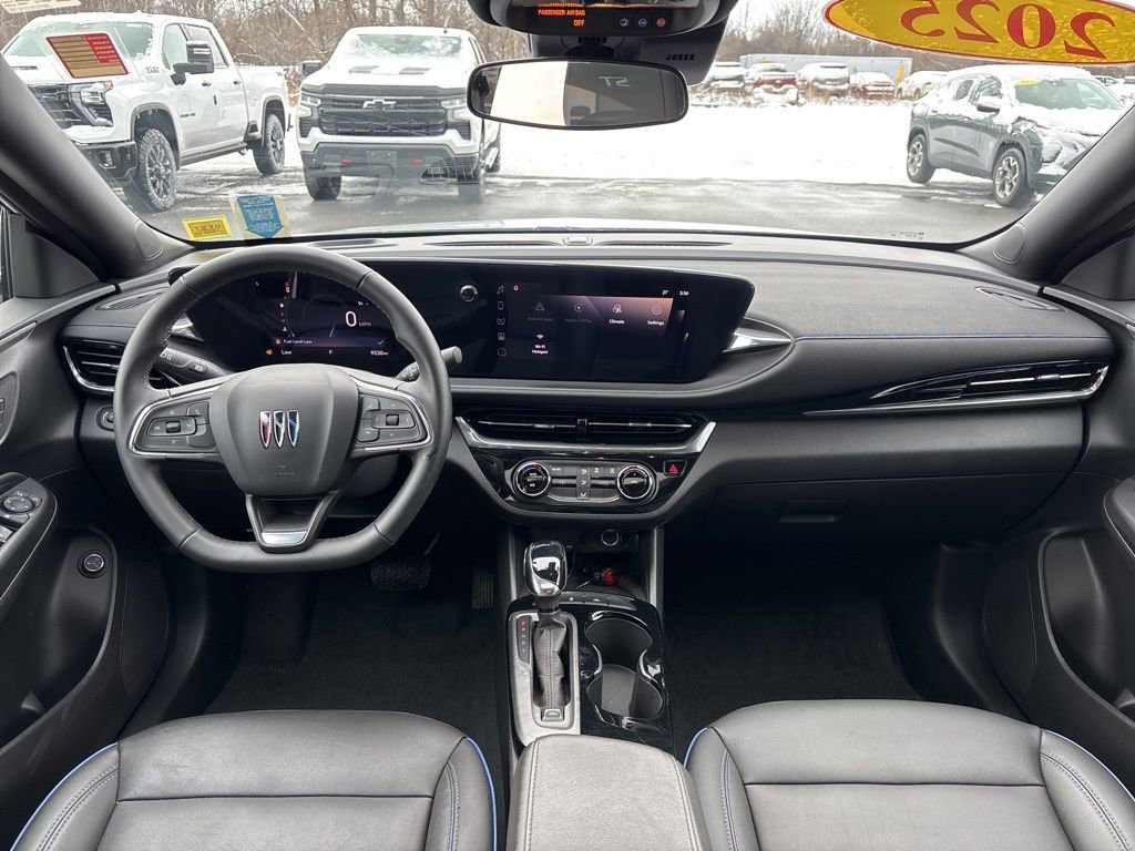 Used 2025 Buick Envista Sport Touring w/ Experience Buick Package image 11