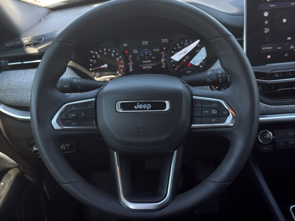 Used 2024 Jeep Compass Latitude AWD/4WD image 30