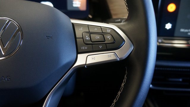 Certified 2025 Volkswagen Atlas SEL image 24