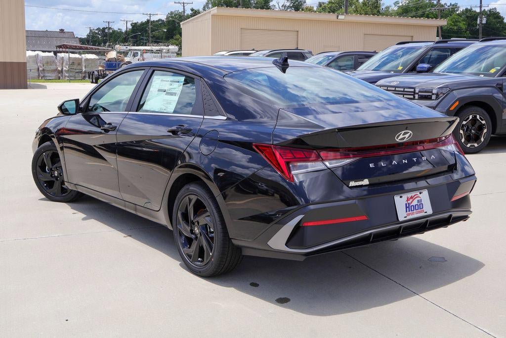 New 2026 Hyundai Elantra SEL Sport FWD image 2
