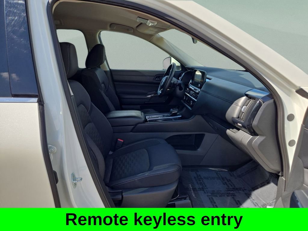 Used 2024 Nissan Pathfinder SV FWD image 18