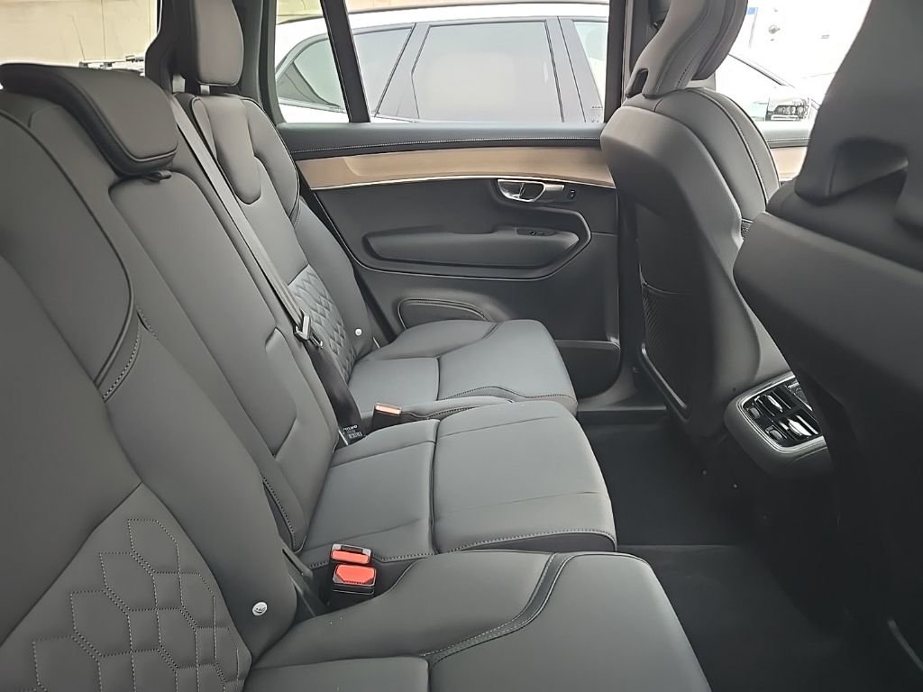 New 2026 Volvo XC90 B6 Plus w/ Protection Package Premier AWD/4WD image 6
