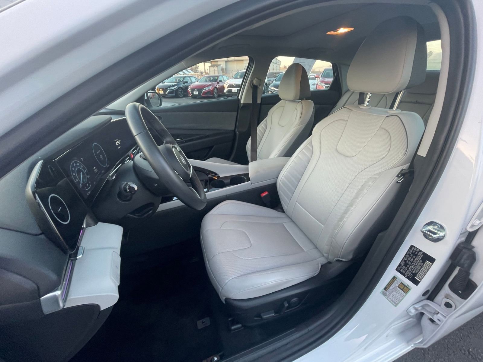 Used 2025 Hyundai Elantra Limited image 39