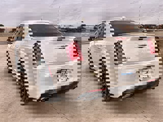 Used 2018 Chrysler 300 S image 5