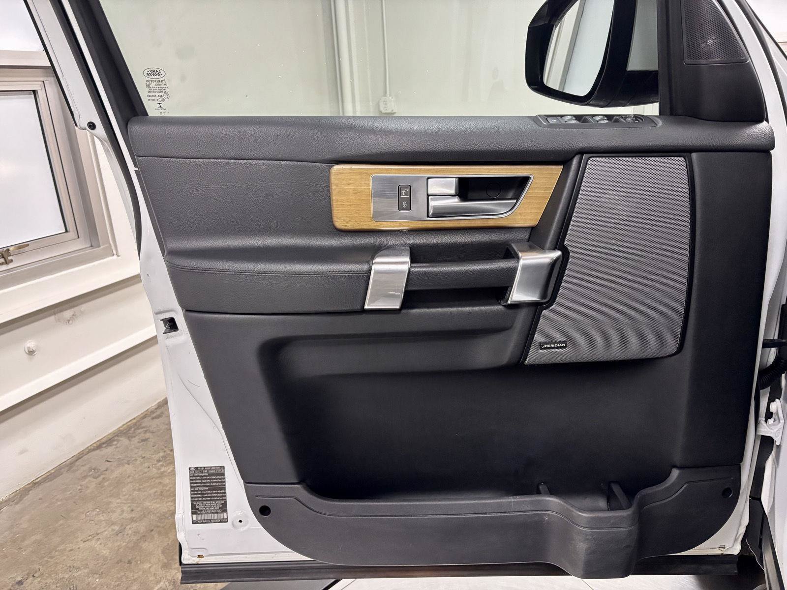 Used 2016 Land Rover LR4 AWD/4WD image 12