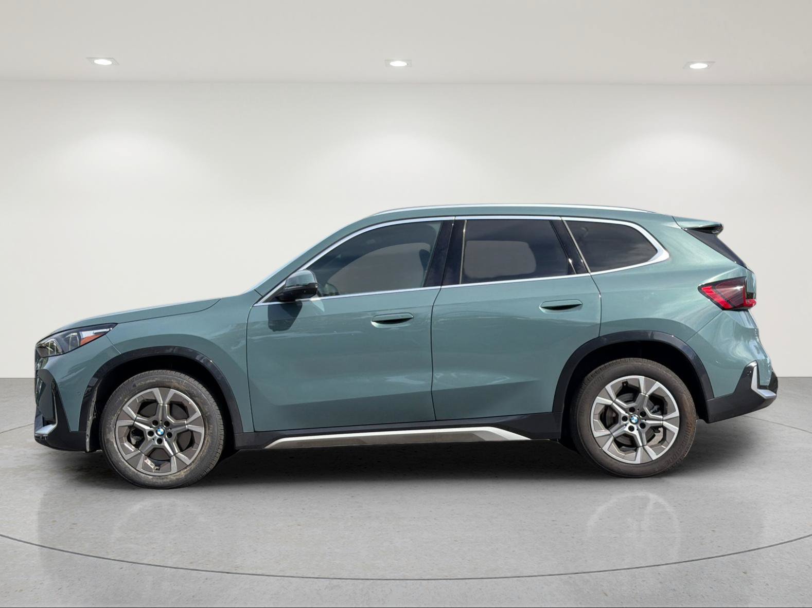 Used 2025 BMW X1 xDrive28i w/ Premium Package AWD/4WD image 2