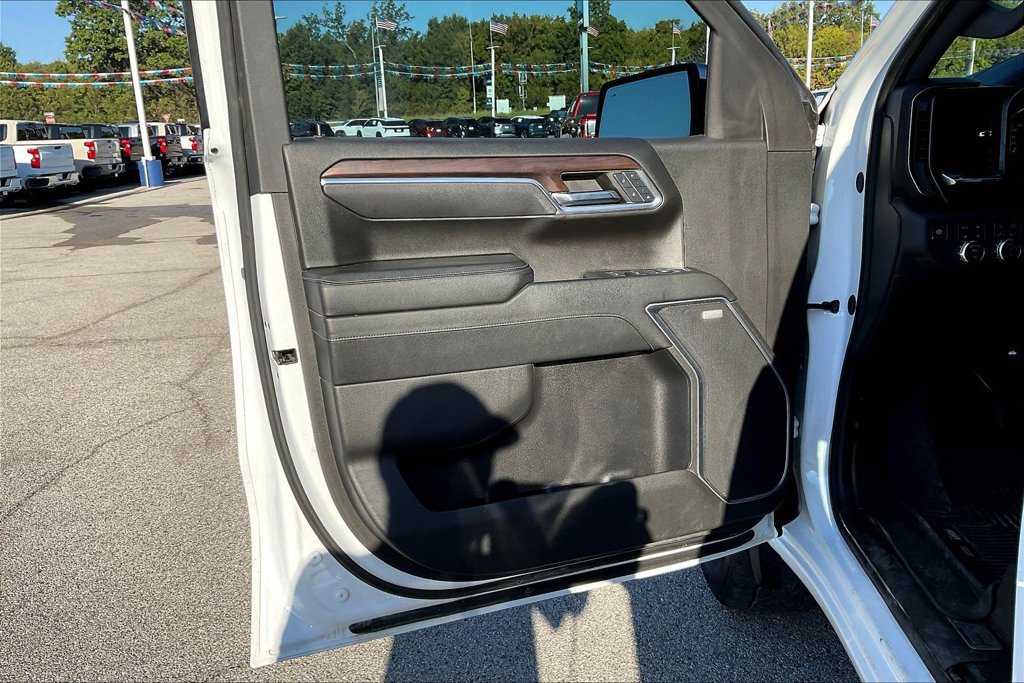 Used 2024 GMC Sierra 1500 SLT AWD/4WD image 18