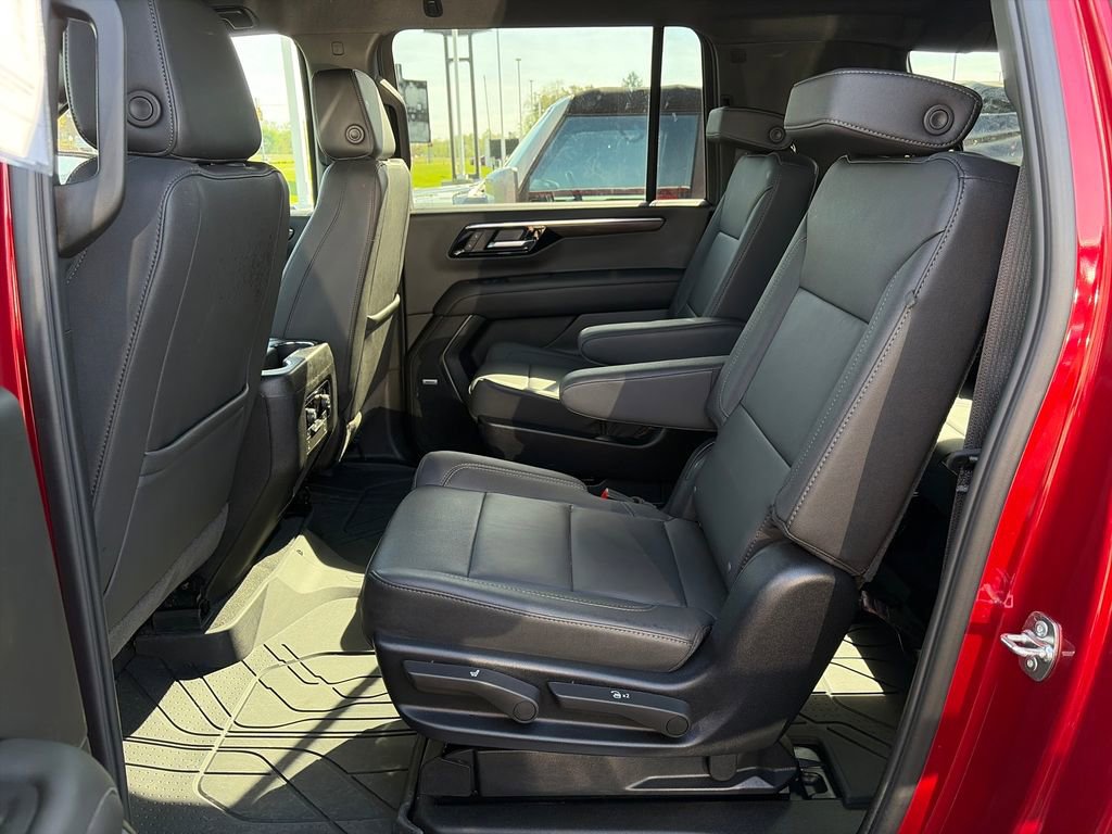 Used 2025 Chevrolet Suburban LT w/ Comfort Package AWD/4WD image 29