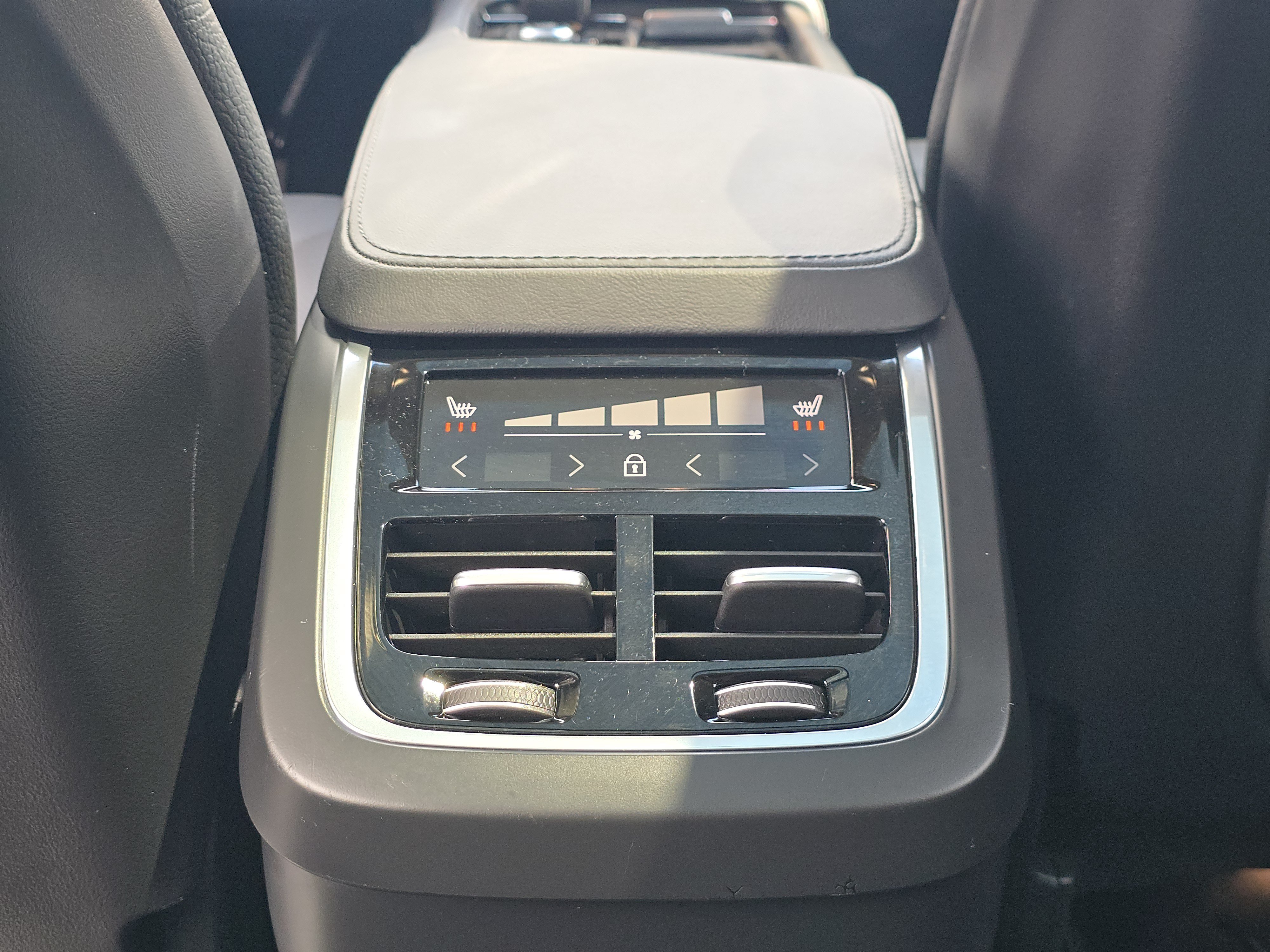 Used 2025 Volvo XC90 B6 Plus AWD/4WD image 21