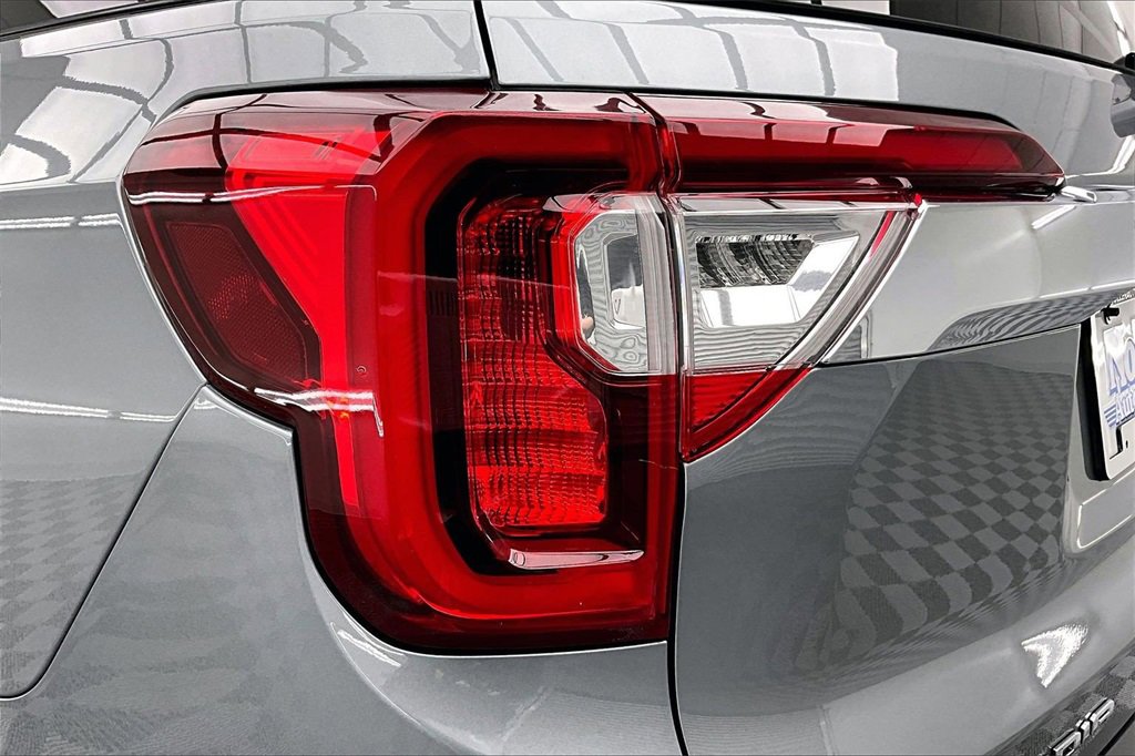 Used 2023 GMC Acadia SLE w/ Driver Convenience Package image 31