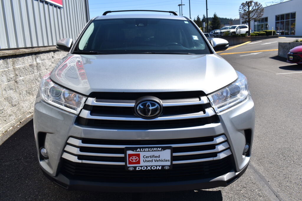 Certified 2017 Toyota Highlander Plus image 2