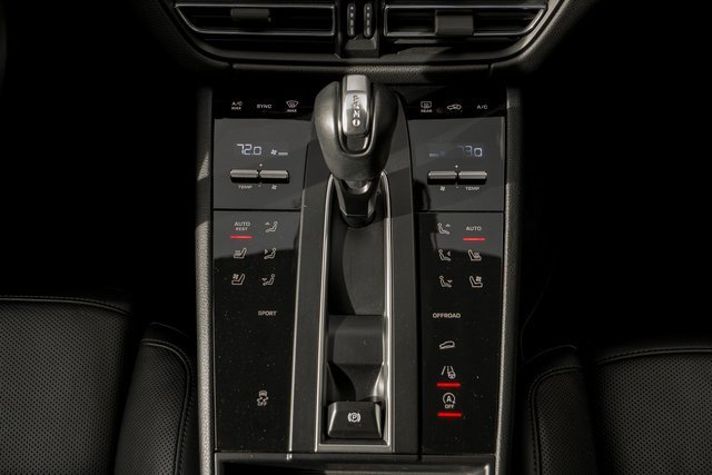 Used 2022 Porsche Macan w/ Premium Package Plus image 22