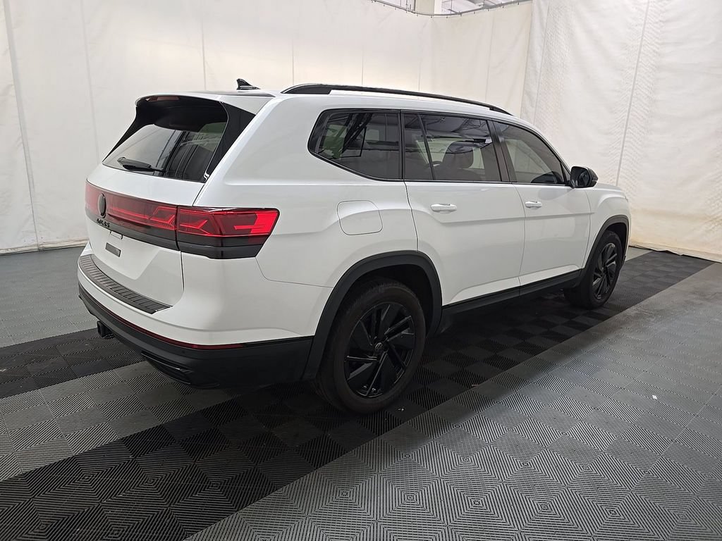 Used 2024 Volkswagen Atlas SEL AWD/4WD image 4