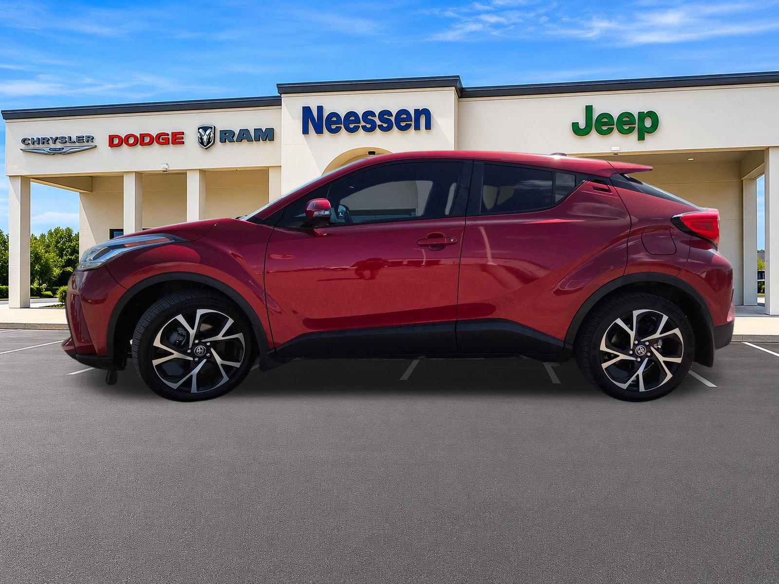Used 2022 Toyota C-HR XLE FWD image 4