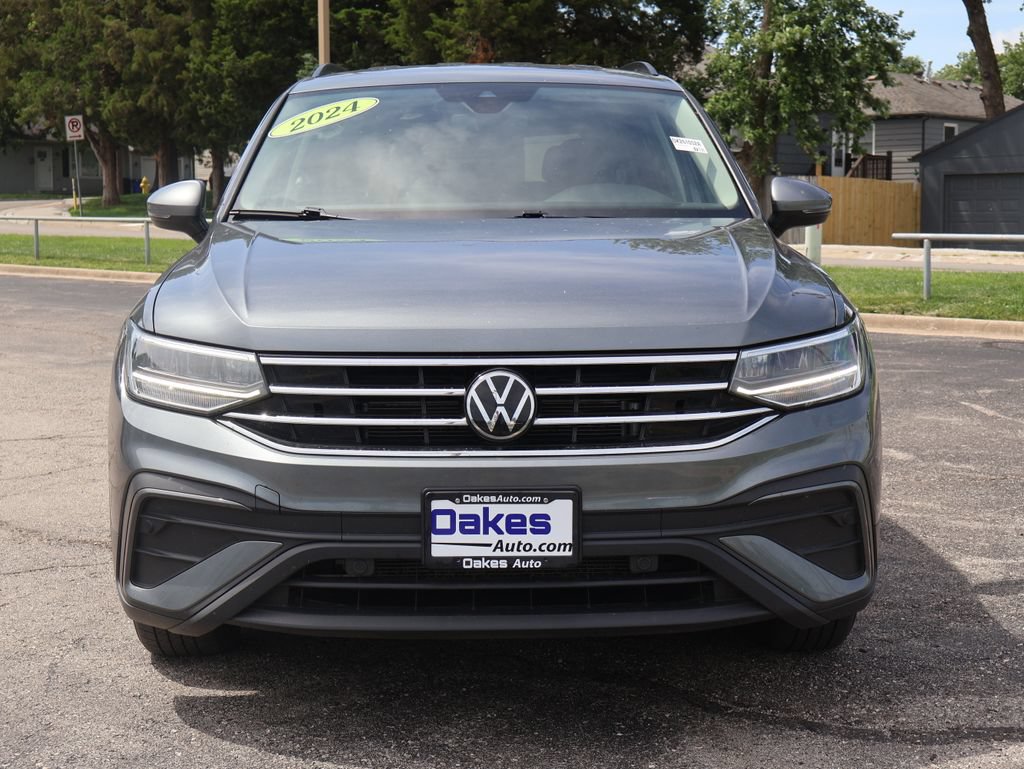 Used 2024 Volkswagen Tiguan S AWD/4WD image 2