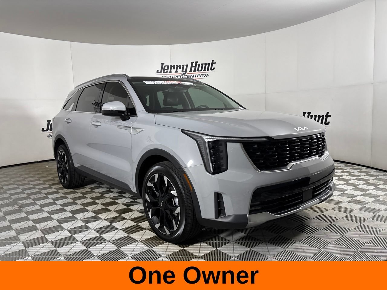 Used 2025 Kia Sorento EX w/ Panoramic Sunroof Package FWD image 4