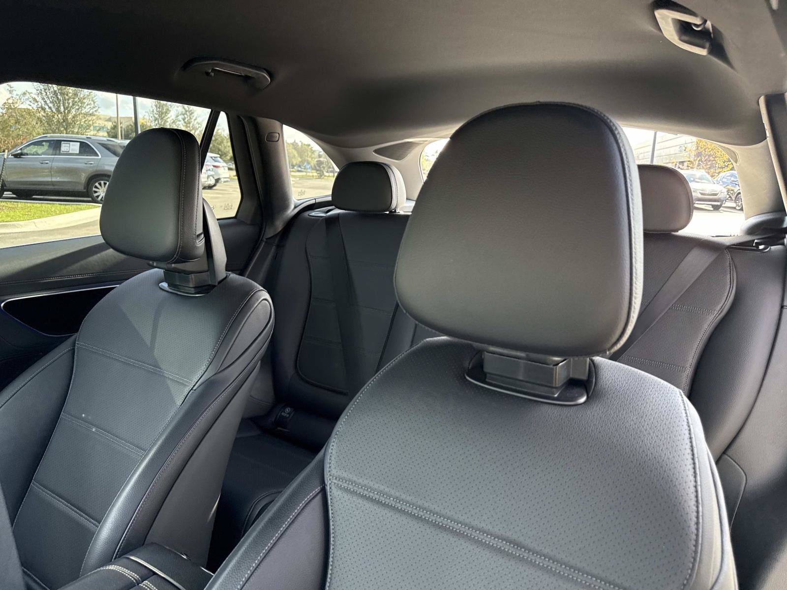 Used 2024 Mercedes-Benz GLC 300 4MATIC image 23