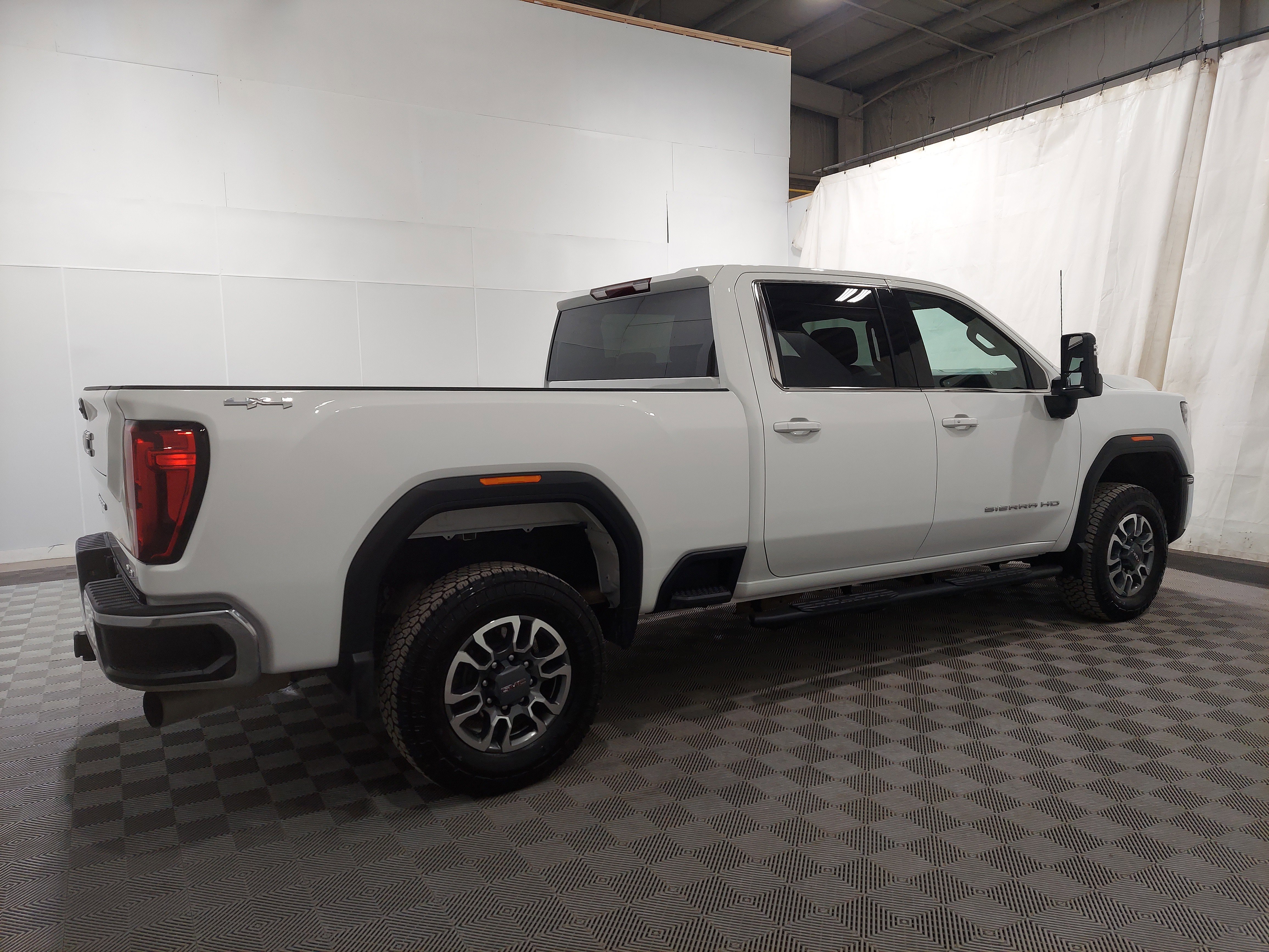 Used 2024 GMC Sierra 2500 SLE image 3