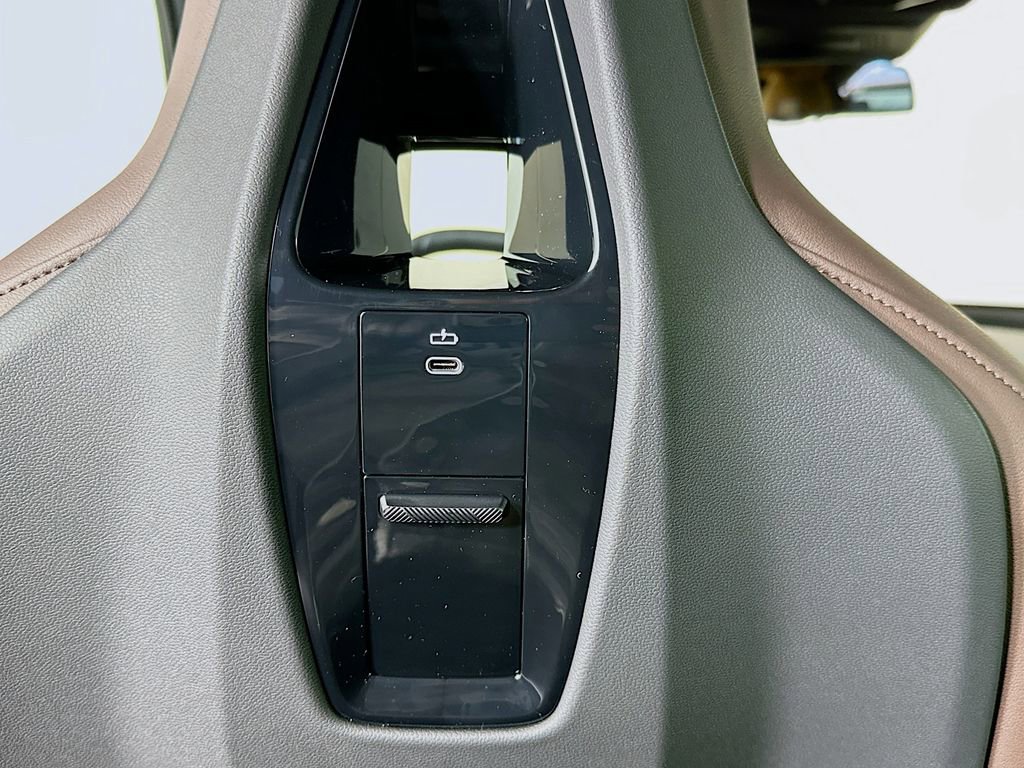 Used 2025 BMW iX xDrive50 image 31