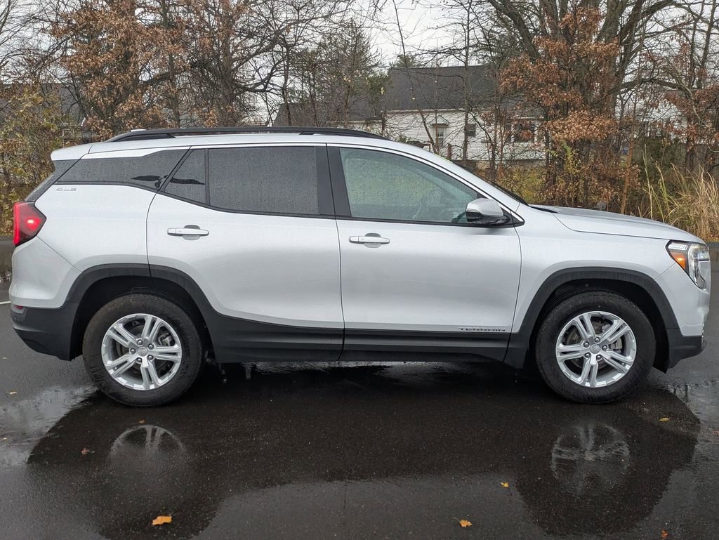 Used 2022 GMC Terrain SLE w/ Driver Convenience Package image 4