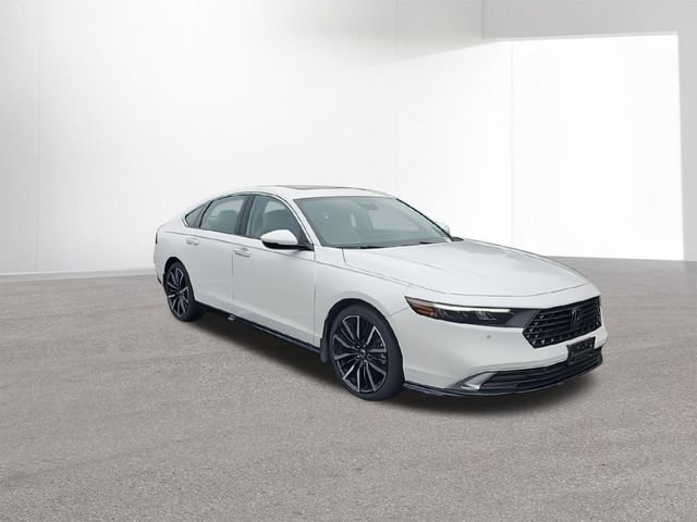 Used 2023 Honda Accord Touring image 2