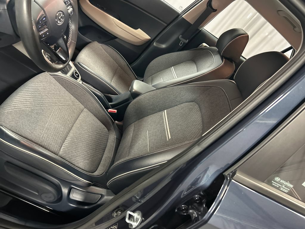 Used 2023 Hyundai Venue Limited FWD image 10