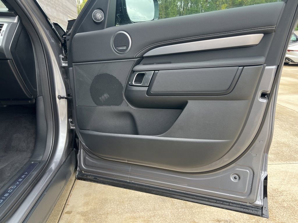 Used 2024 Land Rover Discovery Dynamic SE image 15