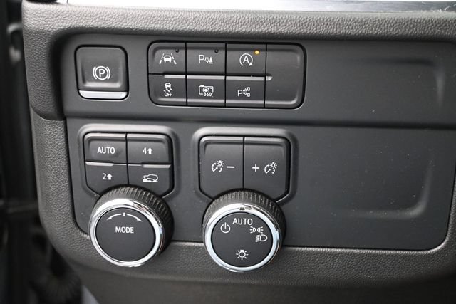 Used 2025 Chevrolet Tahoe LT AWD/4WD image 35