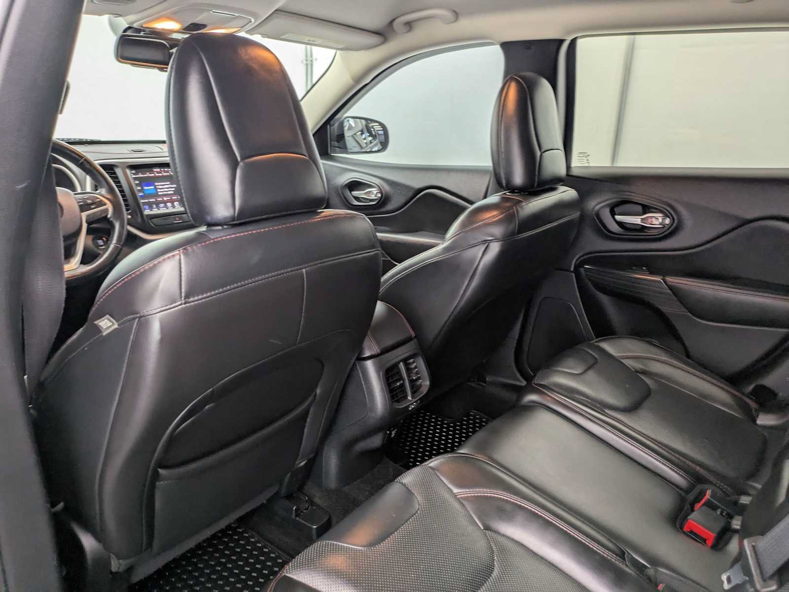 Used 2015 Jeep Cherokee Trailhawk w/ Comfort/Convenience Group AWD/4WD image 21